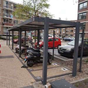 Projecten | Parkeervoorzieningen bij appartementencomplex in Den Haag | image #1 | 107637 parkeervoorzieningen scooters parkeren vastzetvoorziening overkapping fietsoverkapping