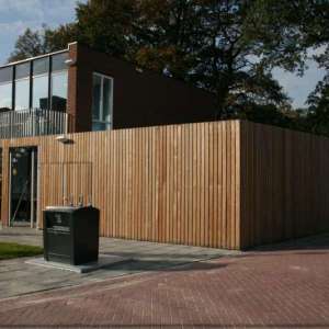 Asymmetrische fietsenstalling met doorlopende overkapping